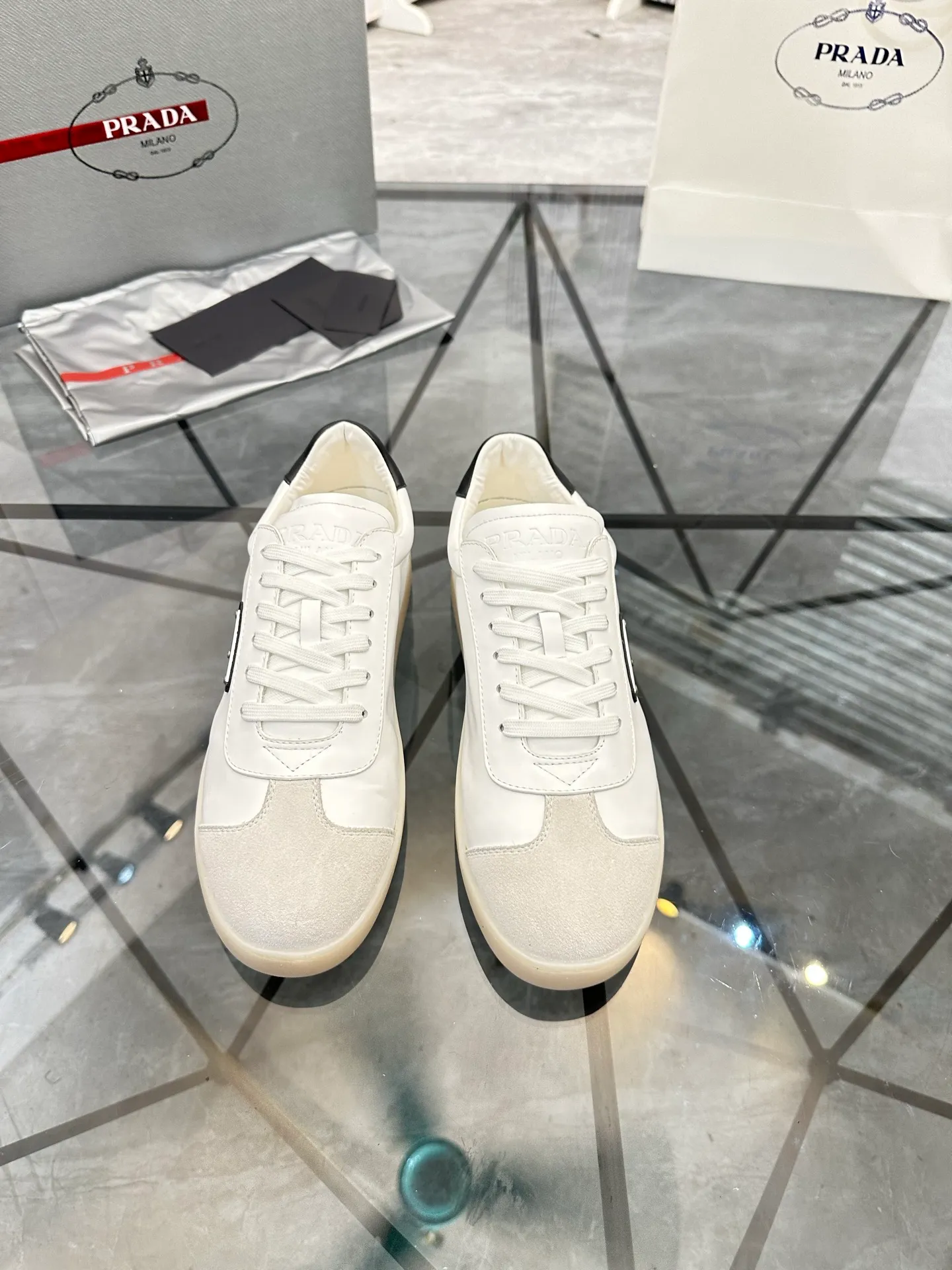 Men's shoes for sale 💰: 💰P540¥ High-end top quality Product trademark: Prada *"Prada*" low-top casual shoes Regular size: 38-45 (can be customized to 46) Product materials: imported first-layer cowhide for the upper, water-dyed cowhide lining, cowhide feet, original outsole. No.: 001